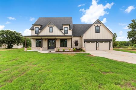 192 Lago Lane
