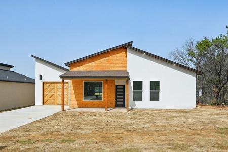 828 Indian Drive