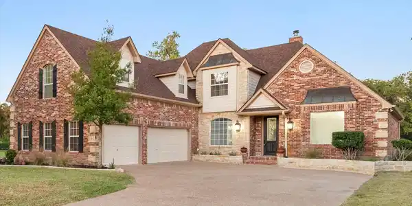 352 Leeward Circle