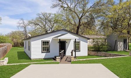 609 western hills Trail