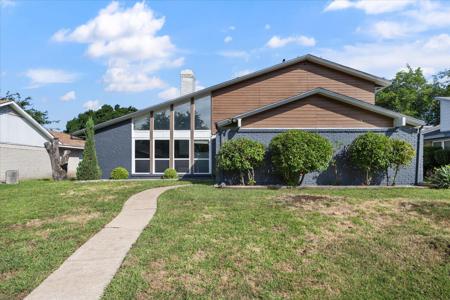 5221 Sarasota Drive