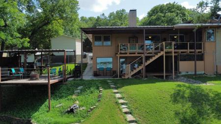 450 LAKESIDE Drive