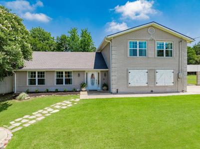 806 Twin View Street