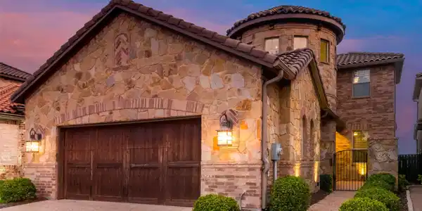 10021 Lakeside Drive