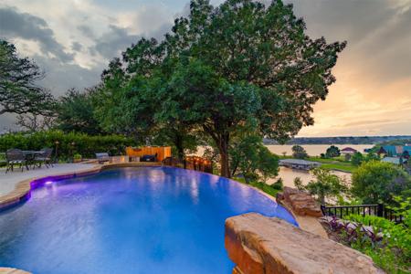 1916 W Emerald Bend Court