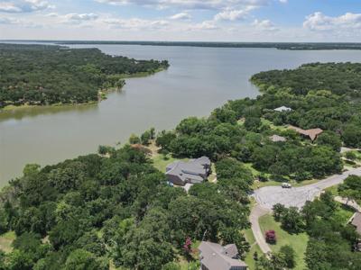 2001 Oak View Court