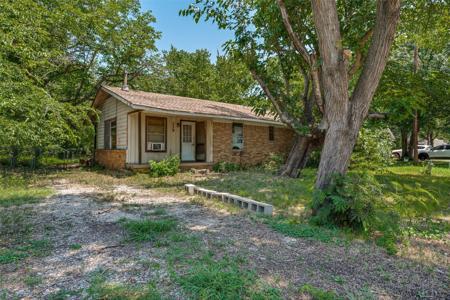 238 Oakwood Circle
