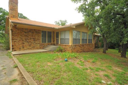 305 Shady Oaks Drive