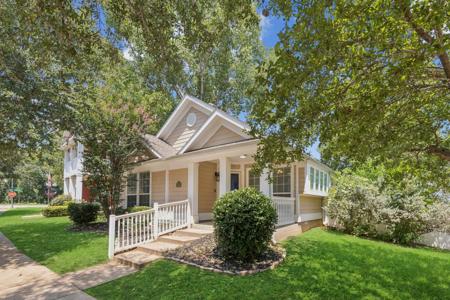 9805 Lexington Drive