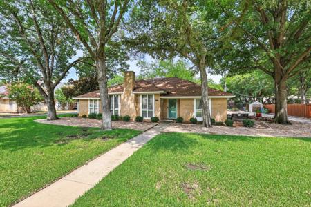 444 Leslie Lane