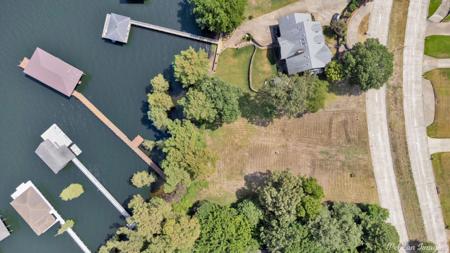 5617 S Lakeshore Drive