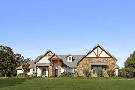 7008 Woodridge Drive