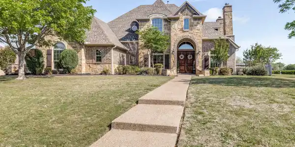 8813 Summit Point Court