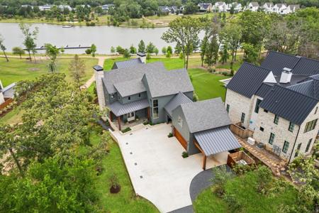 13160 Woodsy Way