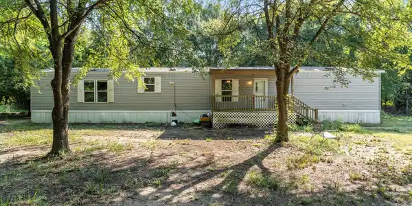 818 SE County Road 2260
