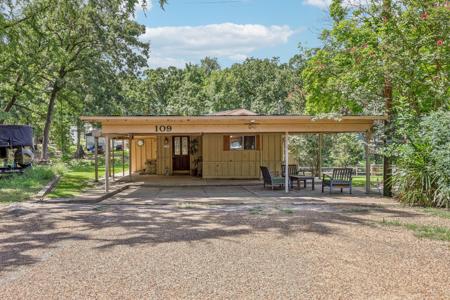109 N Bay Circle