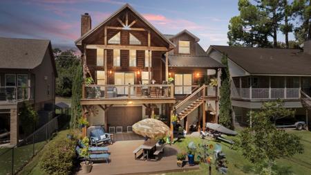 808 W Lake Drive