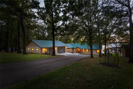 560 Private Road 52444