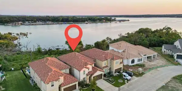 9053 Lakeside Drive