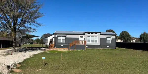 439 Whitefoot