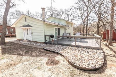 220 Comanche Trail
