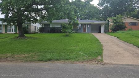 1724 Cross Lake Boulevard