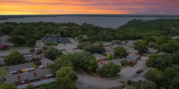 5104 Lake Shore Drive