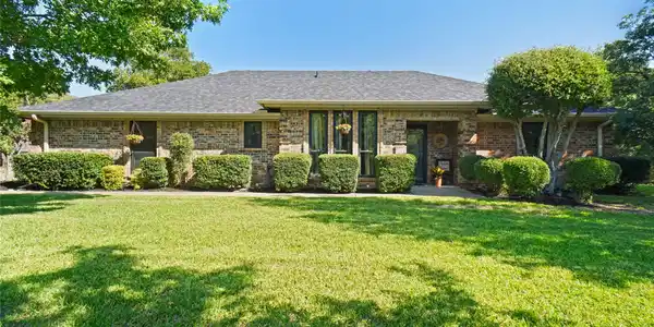 204 Crest Ridge Circle
