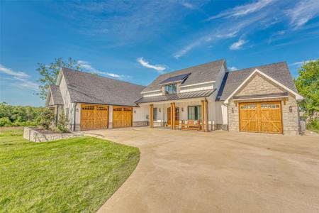 5523 Lakeshore Court