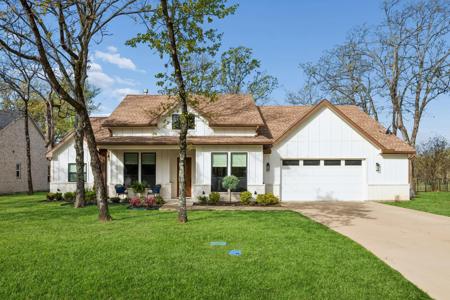 207 Colonial Drive