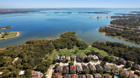 904 Lake Bluff Drive