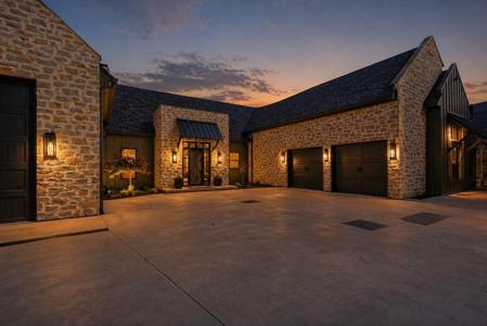 5405 Edgewater Drive