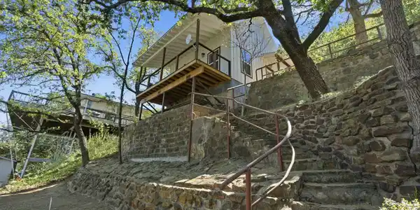 330 Chism Trail