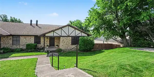 8834 Sandcastle Court