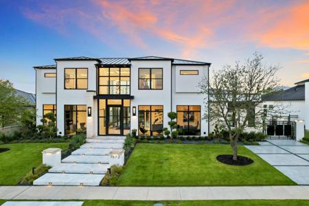 1572 Courtland Drive
