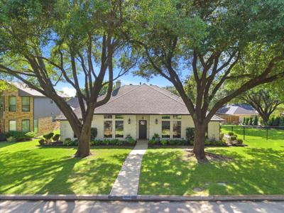 807 Lake Meadows Circle