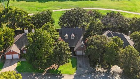813 Rolling View Court