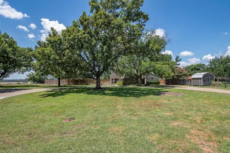 1102 Holiday Court