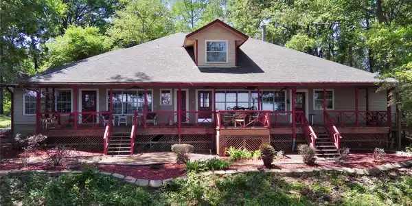 140 Eastwood Drive