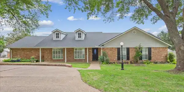 3501 Greenleaf Drive