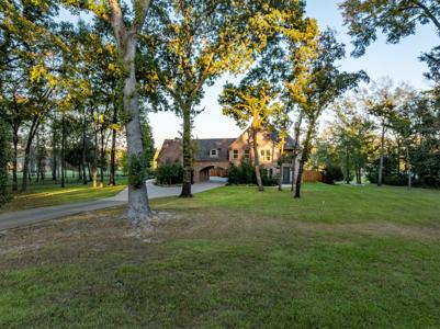 2001 Rose Pointe