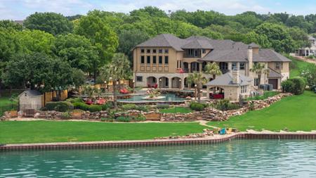 1612 S Lakeshore Drive