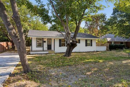 238 Oakwood Circle
