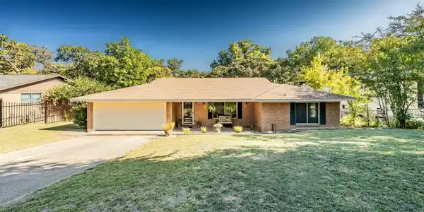 300 Shoreline Drive