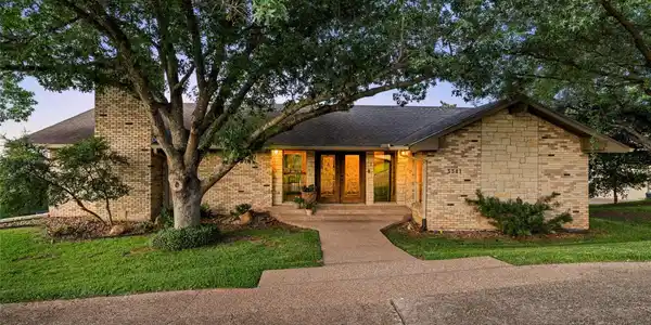 3341 North Ridge Drive