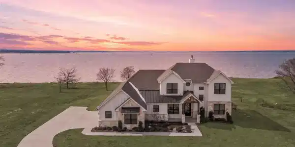 3016 Lake Ridge Drive