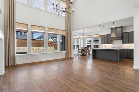 1421 Valor Way