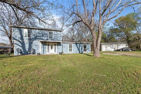 303 Whispering Oaks Trail