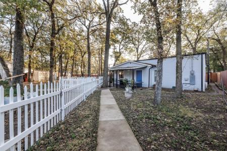 9953 Greentree Lane