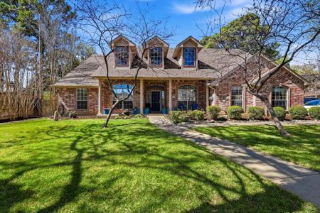 1605 Mistletoe Drive